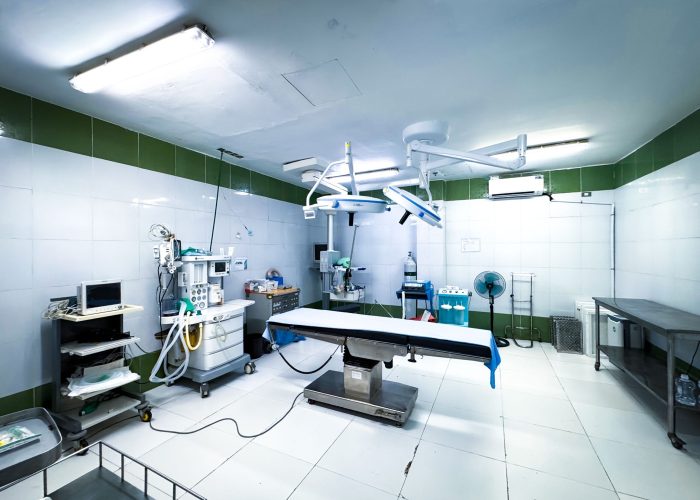 Brightly lit operating room equipped with advanced medical technology and clean facilities.